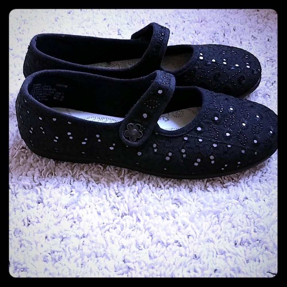 No Boundaries Shoes Size 7